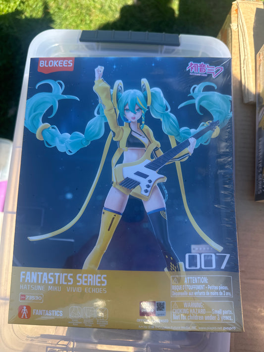 Hatsune Miku Vivid Echoes - Fantastics Series Action Edition